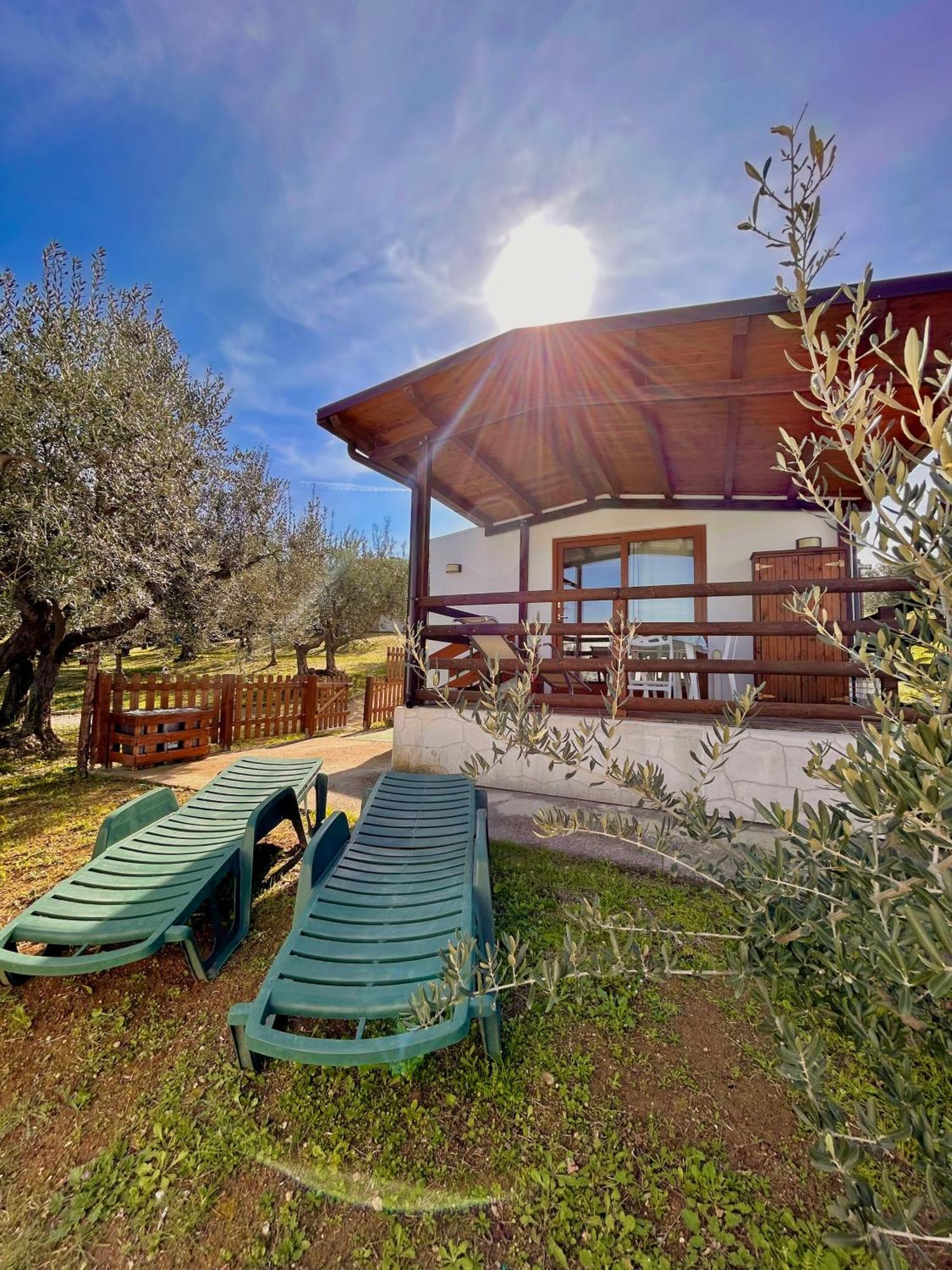 Oasi Macerina Villa Alanno Exterior photo
